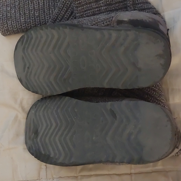 Ugg Classic Tall Crocheted with 3 Buttons, Grey, Size 6 - Picture 3 of 4